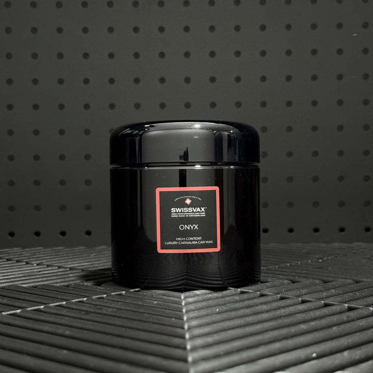 Swissvax ONYX |30% Vol. carnauba| Ideal para principiantes y autos de diario