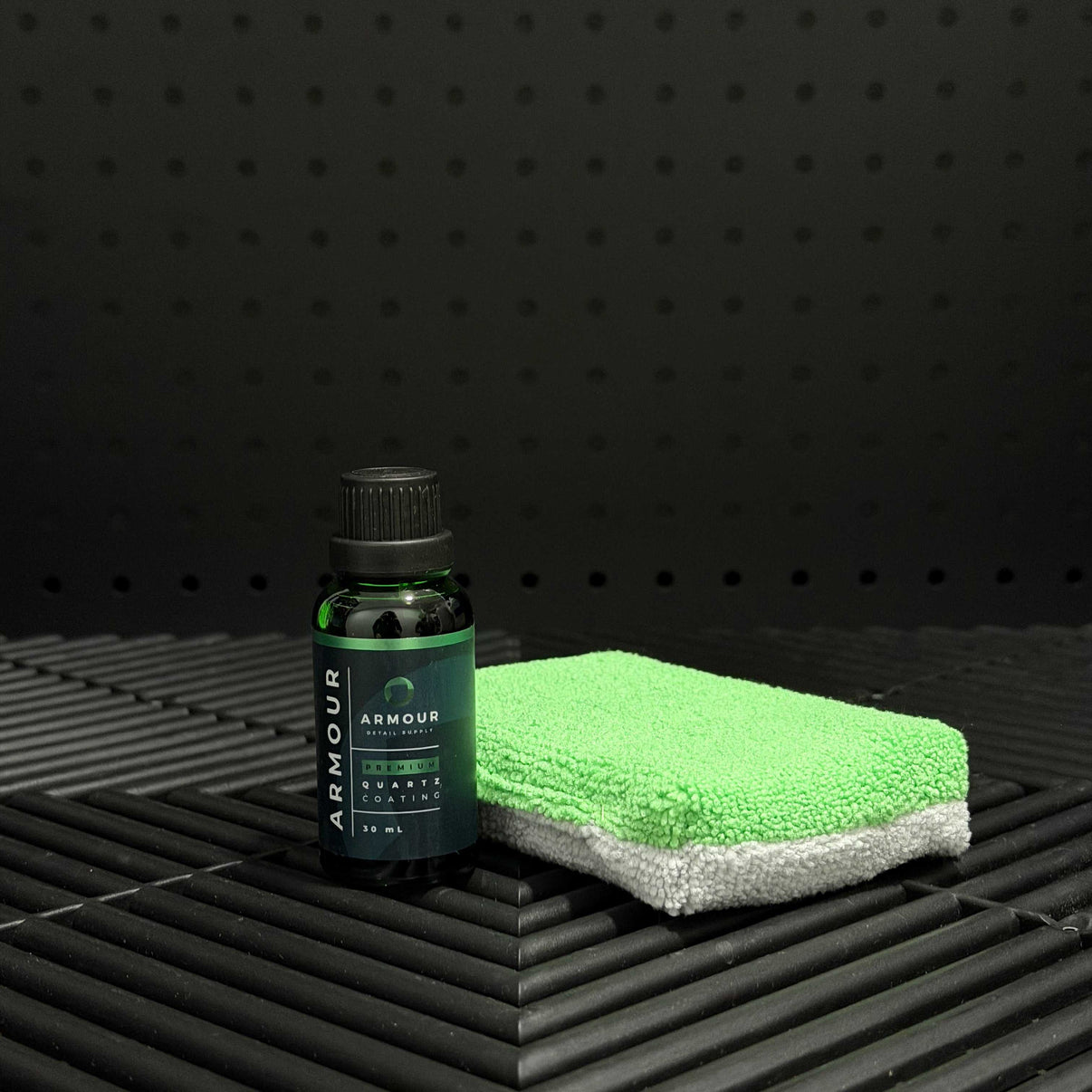 Recubrimiento cerámico Armour Quartz Coating con alta durabilidad y brillo profesional para autos