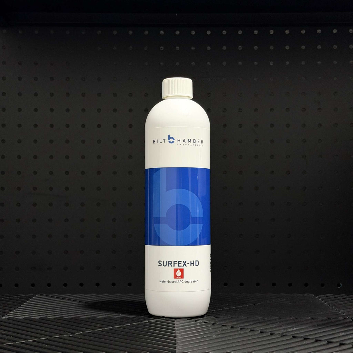 Botella de Bilt Hamber Surfex-HD, limpiador multiusos concentrado para limpieza profunda de vehículos.