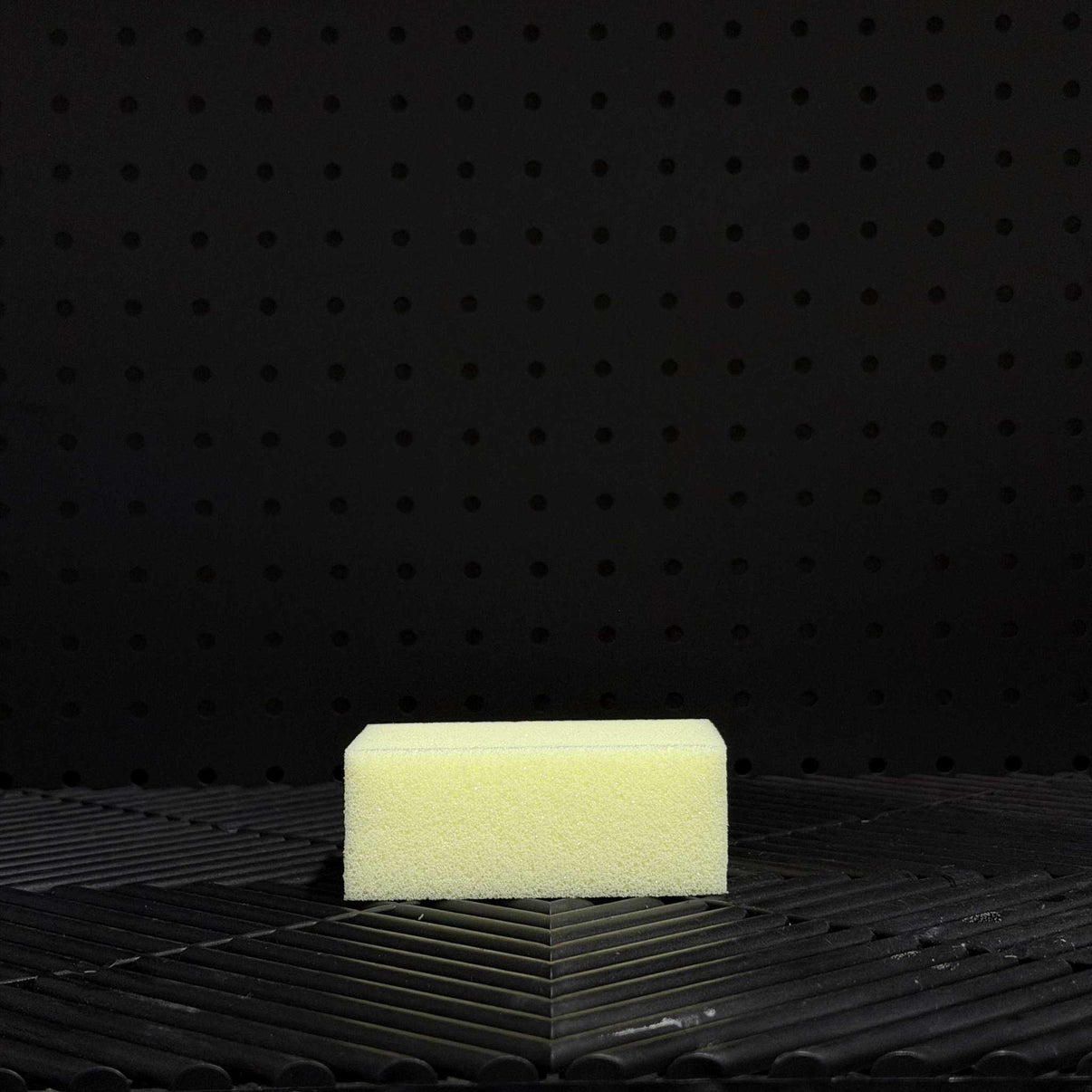 Esponja de limpieza Ledermax para interiores de autos en piel y alcantara