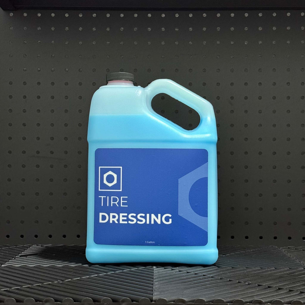 Botella de sellador de llantas Obsessed Garage Tire Dressing con acabado brillante y protección UV
