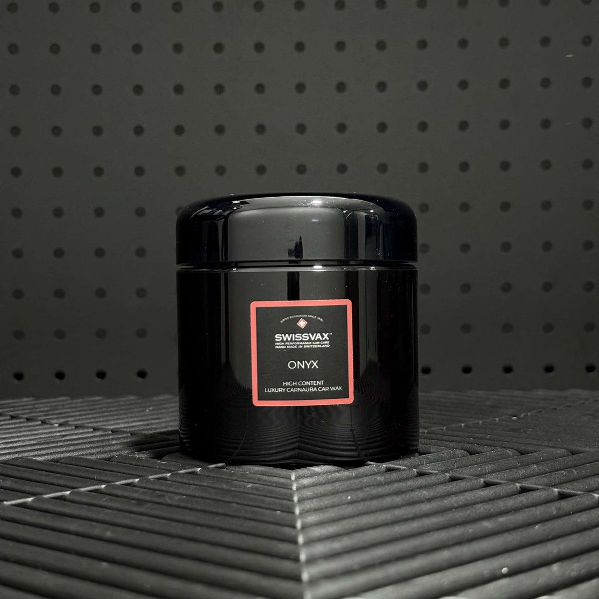 Swissvax ONYX |30% Vol. carnauba| Ideal para principiantes y autos de diario